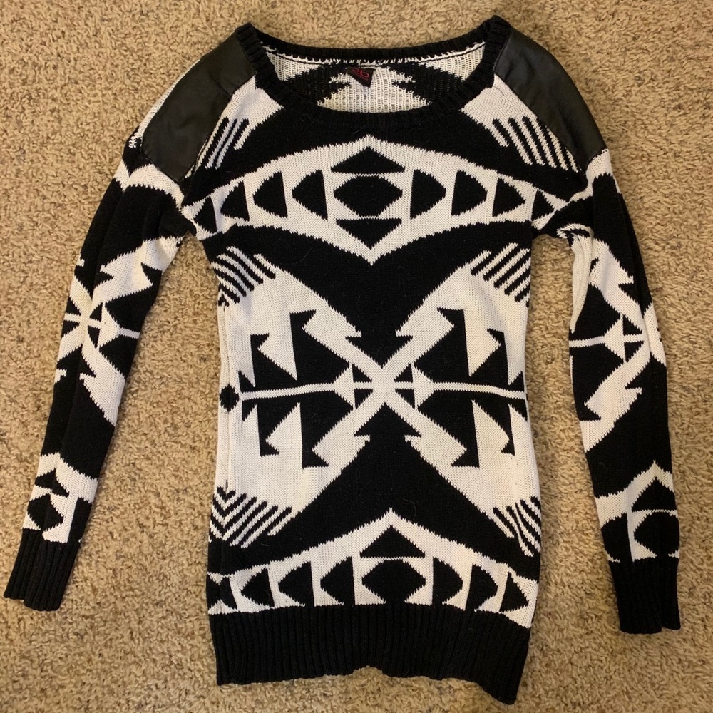 2B BEBE BLACK/WHITE Tunic Sweater